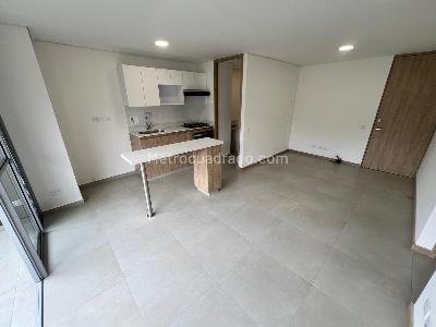 Apartamento en arriendo en Loma De San Jose, Sabaneta · foto 2 de 11