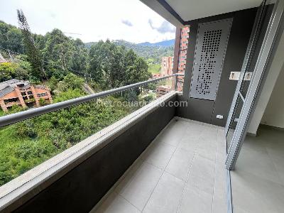 Apartamento en arriendo en Loma De San Jose, Sabaneta · foto 3 de 11