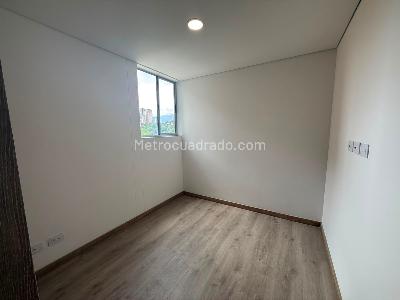 Apartamento de 3 alcobas en arriendo en Loma De San Jose, Sabaneta, 85 m² · foto 5 de 14