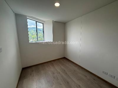 Apartamento de 3 alcobas en arriendo en Loma De San Jose, Sabaneta, 85 m² · foto 11 de 14
