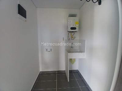 Apartamento de 3 alcobas en arriendo en Las Palmas, Medellín, 75 m² · foto 2 de 10