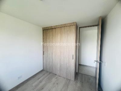 Apartamento de 2 alcobas en venta en Amazonia, Bello, 57 m² · foto 9 de 10