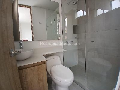 Apartamento de 3 alcobas en arriendo en Loma De San Jose, Sabaneta, 78 m² · foto 14 de 15