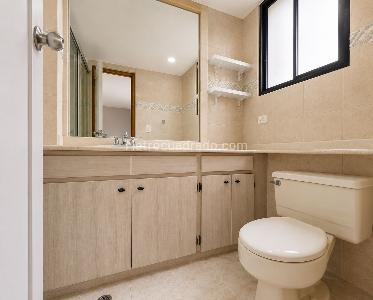Apartamento de 3 alcobas en arriendo en Loma De Los Parra, Medellín, 155 m² · foto 2 de 10
