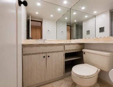 Apartamento de 3 alcobas en arriendo en Loma De Los Parra, Medellín, 155 m² · foto 8 de 10
