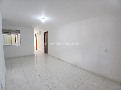 Casa de 3 alcobas en arriendo en San Bernardo, Medellín, 90 m² · foto 3 de 10