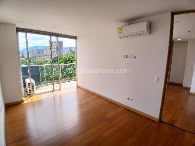 Apartamento de 2 alcobas en venta en Loma Del Campestre, Medellín, 72 m² · foto 3 de 10