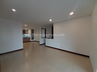 Apartamento de 3 alcobas en arriendo en Loma De Los Parra, Medellín, 135 m² · foto 2 de 17
