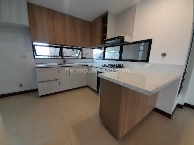 Apartamento de 3 alcobas en arriendo en Loma De Los Parra, Medellín, 135 m² · foto 8 de 17