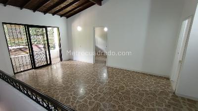 Casa de 5 alcobas en arriendo en Malibu, Medellín, 220 m² · foto 3 de 18