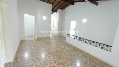 Casa de 5 alcobas en arriendo en Malibu, Medellín, 220 m² · foto 6 de 18