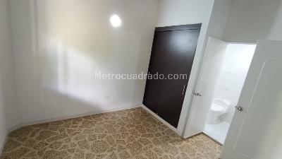 Casa de 5 alcobas en arriendo en Malibu, Medellín, 220 m² · foto 8 de 18