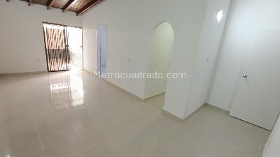 Casa de 5 alcobas en arriendo en Malibu, Medellín, 220 m² · foto 9 de 18