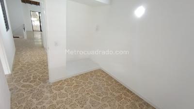 Casa de 5 alcobas en arriendo en Malibu, Medellín, 220 m² · foto 12 de 18