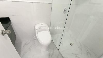 Casa de 5 alcobas en arriendo en Malibu, Medellín, 220 m² · foto 15 de 18