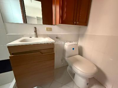 Apartamento en arriendo en Buenos Aires, Medellín · foto 2 de 14