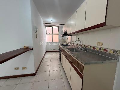 Apartamento en arriendo en Buenos Aires, Medellín · foto 9 de 14