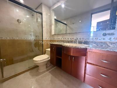 Apartamento de 3 alcobas en arriendo en Los Balsos 1, Medellín, 140 m² · foto 2 de 14