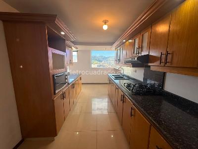 Apartamento de 3 alcobas en arriendo en Los Balsos 1, Medellín, 140 m² · foto 11 de 14
