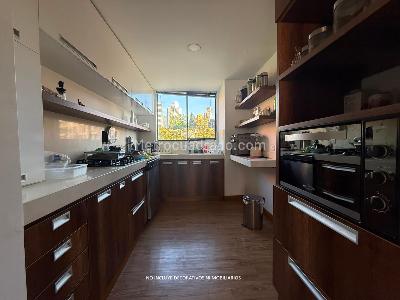 Apartamento de 3 alcobas en arriendo en Loma Del Campestre, Medellín, 134 m² · foto 3 de 12