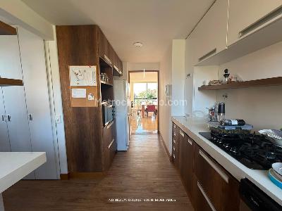 Apartamento de 3 alcobas en arriendo en Loma Del Campestre, Medellín, 134 m² · foto 4 de 12