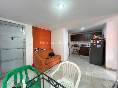 Apartamento de 2 alcobas en venta en San Bernardo, Medellín, 49 m² · foto 2 de 14