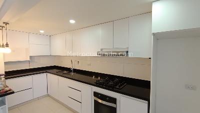 Casa en arriendo en La Cuenca, Envigado · foto 3 de 15