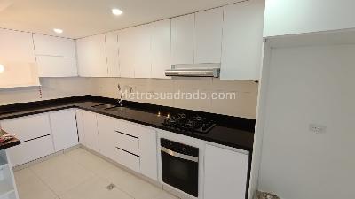 Casa en arriendo en La Cuenca, Envigado · foto 4 de 15