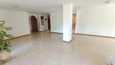 Apartamento de 3 alcobas en arriendo en Conquistadores, Medellín, 165 m² · foto 5 de 15