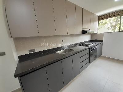 Apartamento de 3 alcobas en arriendo en Castropol, Medellín, 117 m² · foto 4 de 16