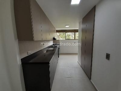 Apartamento de 3 alcobas en arriendo en Castropol, Medellín, 117 m² · foto 6 de 16