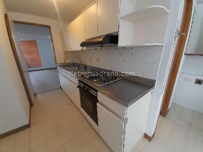 Apartamento de 2 alcobas en arriendo en Castropol, Medellín, 72 m² · foto 4 de 16