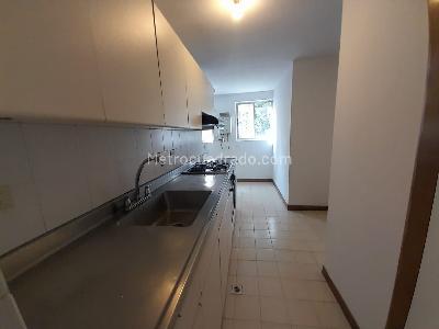 Apartamento de 2 alcobas en arriendo en Castropol, Medellín, 72 m² · foto 5 de 16