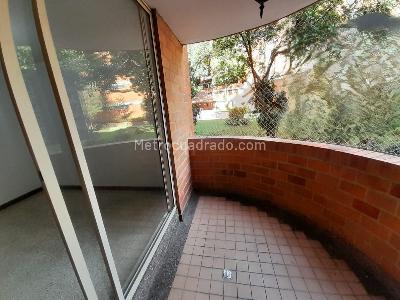 Apartamento de 2 alcobas en arriendo en Castropol, Medellín, 72 m² · foto 13 de 16