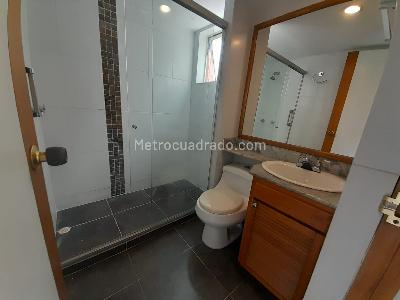 Apartamento de 2 alcobas en arriendo en Castropol, Medellín, 72 m² · foto 14 de 16