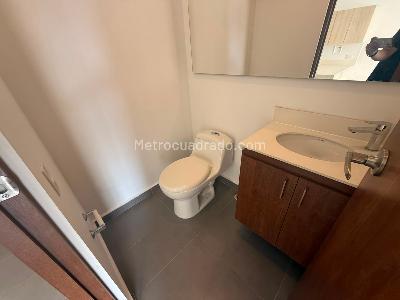 Apartamento de 1 alcoba en arriendo en Loma De Los Gonzalez, Medellín, 67 m² · foto 4 de 9