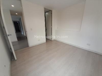 Apartamento de 3 alcobas en arriendo en Castropol, Medellín, 85 m² · foto 8 de 18