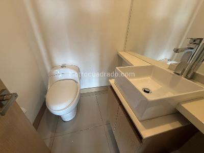 Apartamento de 2 alcobas en arriendo en Castropol, Medellín, 110 m² · foto 9 de 12