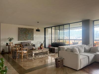 Apartamento de 4 alcobas en venta en Los Balsos 1, Medellín, 270 m² · foto 17 de 18