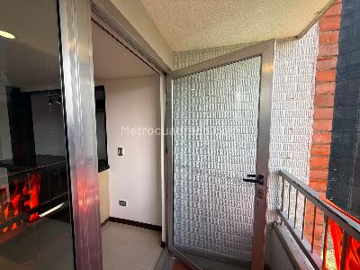 Apartamento de 3 alcobas en arriendo en Loma De San Julian, Medellín, 70 m² · foto 7 de 12