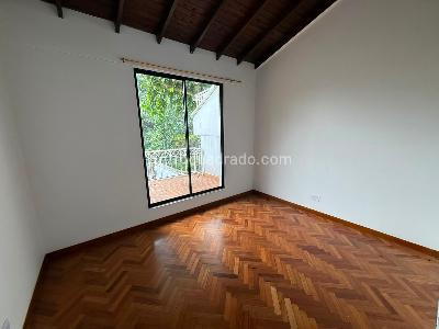 Casa de 4 alcobas en arriendo en Los Balsos 1, Medellín, 250 m² · foto 2 de 13