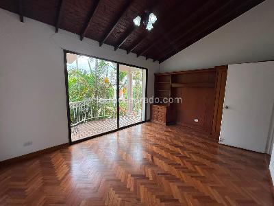 Casa de 4 alcobas en arriendo en Los Balsos 1, Medellín, 250 m² · foto 7 de 13