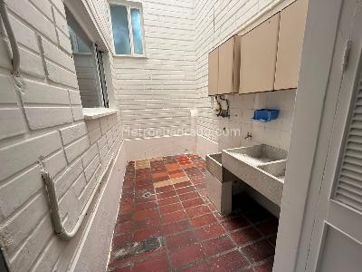 Casa de 4 alcobas en arriendo en Los Balsos 1, Medellín, 250 m² · foto 9 de 13