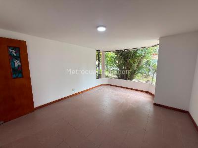 Casa de 4 alcobas en arriendo en Los Balsos 1, Medellín, 250 m² · foto 11 de 13