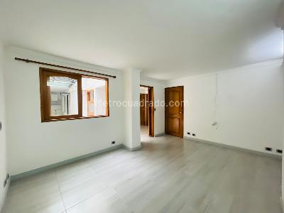 Apartamento de 3 alcobas en arriendo en Lorena, Medellín, 174 m² · foto 4 de 11