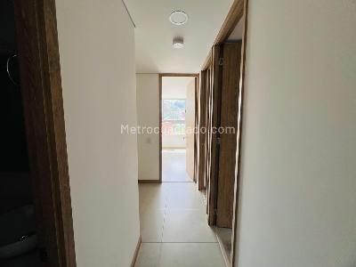 Apartamento de 3 alcobas en venta en Loma De San Jose, Sabaneta, 78 m² · foto 10 de 14