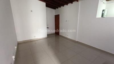 Apartamento de 2 alcobas en arriendo en San Bernardo, Medellín, 65 m² · foto 3 de 12