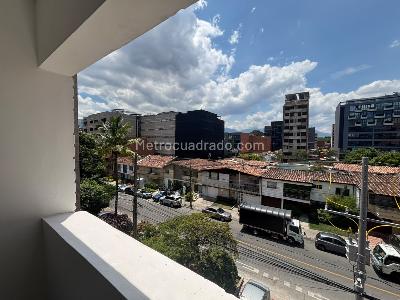 Apartamento de 3 alcobas en arriendo en Laureles, Medellín, 105 m² · foto 2 de 12