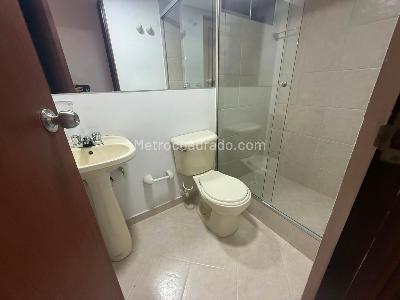 Apartamento de 2 alcobas en arriendo en Patio Bonito, Medellín, 75 m² · foto 6 de 13