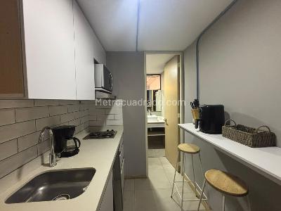 Apartamento en arriendo en Laureles, Medellín · foto 3 de 12
